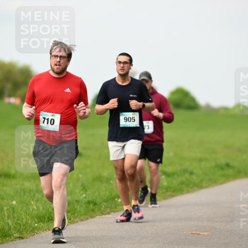 10.05.2026 - 8. Wedeler Halbmarathon Dr. Thomas Lammeyer http://msf.ph/oto/9700151 10.05.2026 11:39:06 Laufen 905, 710 meine-sportfotos.de