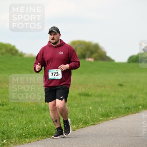 10.05.2026 - 8. Wedeler Halbmarathon Dr. Thomas Lammeyer http://msf.ph/oto/9700177 10.05.2026 11:39:10 Laufen 773, 374 meine-sportfotos.de