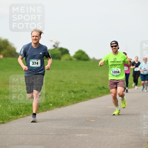 10.05.2026 - 8. Wedeler Halbmarathon Dr. Thomas Lammeyer http://msf.ph/oto/9700191 10.05.2026 11:39:11 Laufen 374, 1056 meine-sportfotos.de