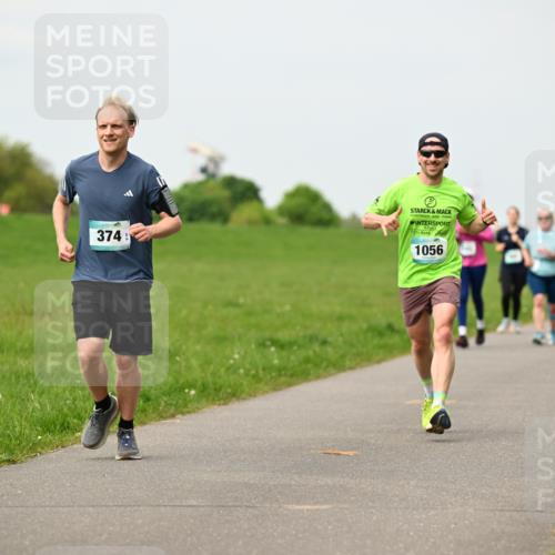 10.05.2026 - 8. Wedeler Halbmarathon Dr. Thomas Lammeyer http://msf.ph/oto/9700192 10.05.2026 11:39:11 Laufen 374, 1056 meine-sportfotos.de