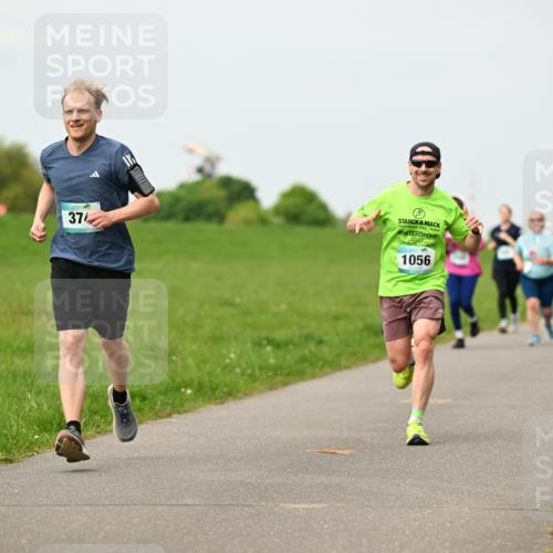 10.05.2026 - 8. Wedeler Halbmarathon Dr. Thomas Lammeyer http://msf.ph/oto/9700194 10.05.2026 11:39:11 Laufen 376, 1056 meine-sportfotos.de