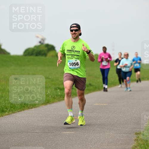 10.05.2026 - 8. Wedeler Halbmarathon Dr. Thomas Lammeyer http://msf.ph/oto/9700202 10.05.2026 11:39:12 Laufen 1056 meine-sportfotos.de