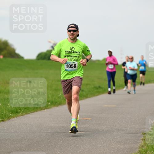 10.05.2026 - 8. Wedeler Halbmarathon Dr. Thomas Lammeyer http://msf.ph/oto/9700207 10.05.2026 11:39:13 Laufen 1056 meine-sportfotos.de