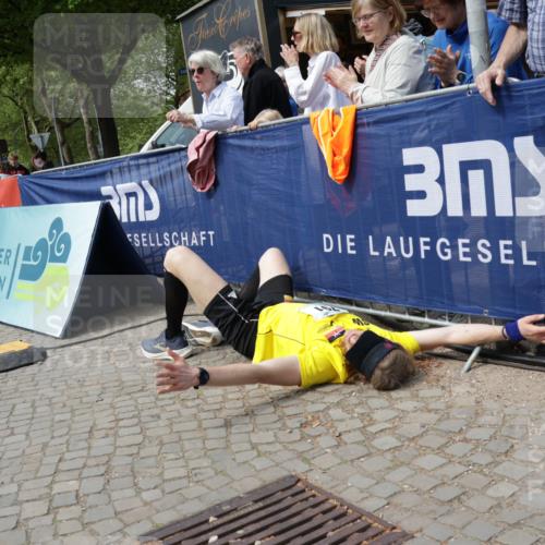 10.05.2026 - 8. Wedeler Halbmarathon Yannick Fuchs http://msf.ph/oto/9700214 10.05.2026 11:20:46 Ziel 2198 meine-sportfotos.de