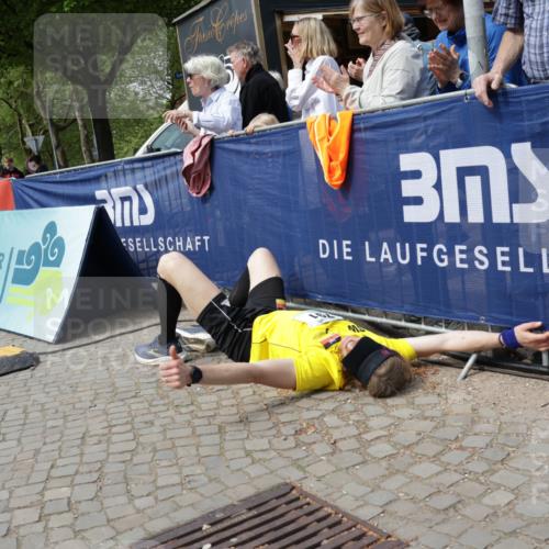 10.05.2026 - 8. Wedeler Halbmarathon Yannick Fuchs http://msf.ph/oto/9700217 10.05.2026 11:20:47 Ziel 2198 meine-sportfotos.de
