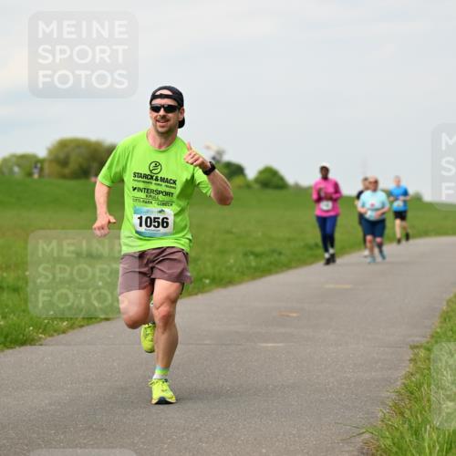 10.05.2026 - 8. Wedeler Halbmarathon Dr. Thomas Lammeyer http://msf.ph/oto/9700218 10.05.2026 11:39:14 Laufen 1056 meine-sportfotos.de