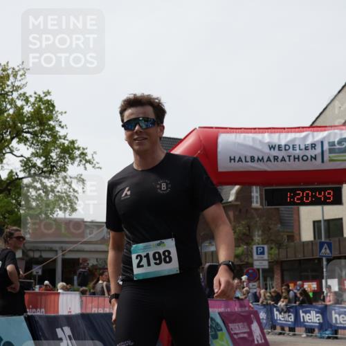 10.05.2026 - 8. Wedeler Halbmarathon Yannick Fuchs http://msf.ph/oto/9700220 10.05.2026 11:20:48 Ziel 2198 meine-sportfotos.de