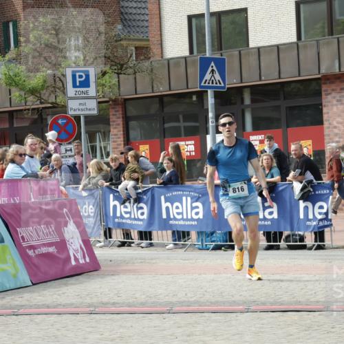 10.05.2026 - 8. Wedeler Halbmarathon Yannick Fuchs http://msf.ph/oto/9700231 10.05.2026 11:20:56 Ziel 816 meine-sportfotos.de