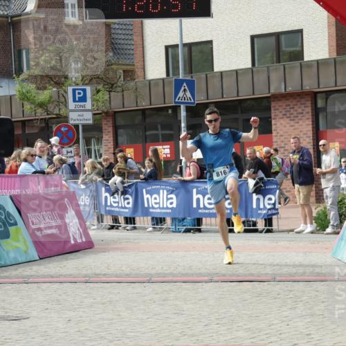 10.05.2026 - 8. Wedeler Halbmarathon Yannick Fuchs http://msf.ph/oto/9700236 10.05.2026 11:20:56 Ziel 816 meine-sportfotos.de