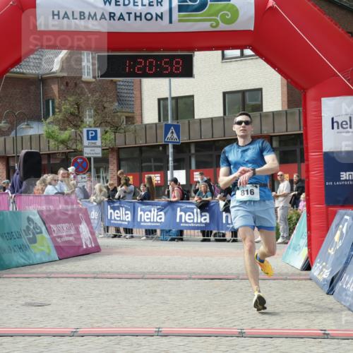 10.05.2026 - 8. Wedeler Halbmarathon Yannick Fuchs http://msf.ph/oto/9700258 10.05.2026 11:20:58 Ziel 816 meine-sportfotos.de