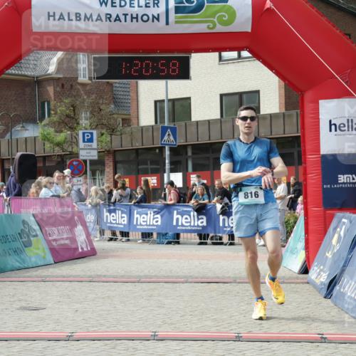10.05.2026 - 8. Wedeler Halbmarathon Yannick Fuchs http://msf.ph/oto/9700261 10.05.2026 11:20:58 Ziel 816 meine-sportfotos.de