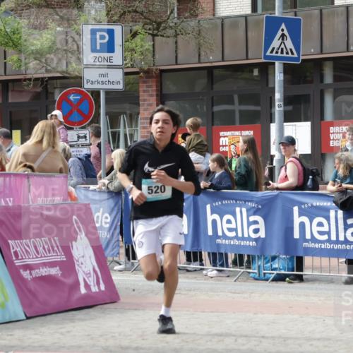 10.05.2026 - 8. Wedeler Halbmarathon Yannick Fuchs http://msf.ph/oto/9700263 10.05.2026 11:21:15 Ziel 520 meine-sportfotos.de