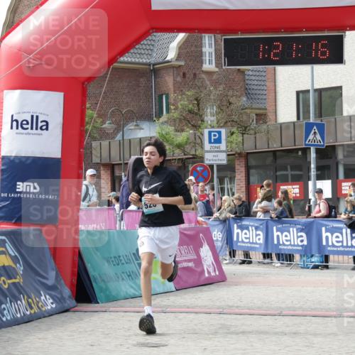 10.05.2026 - 8. Wedeler Halbmarathon Yannick Fuchs http://msf.ph/oto/9700278 10.05.2026 11:21:16 Ziel 520 meine-sportfotos.de