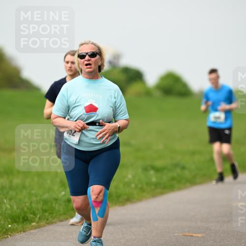 10.05.2026 - 8. Wedeler Halbmarathon Dr. Thomas Lammeyer http://msf.ph/oto/9700283 10.05.2026 11:39:21 Laufen 2143 meine-sportfotos.de