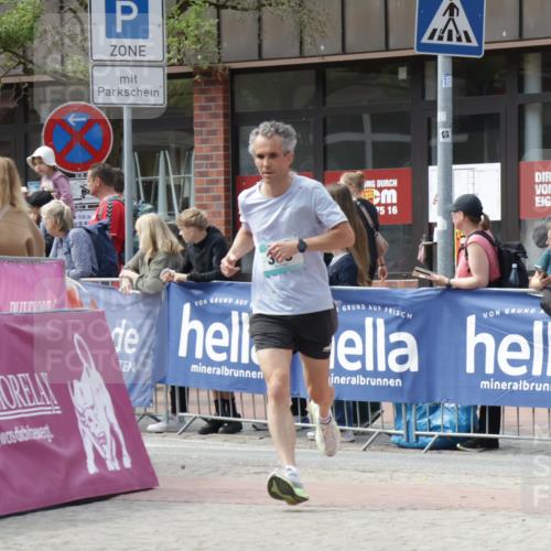 10.05.2026 - 8. Wedeler Halbmarathon Yannick Fuchs http://msf.ph/oto/9700289 10.05.2026 11:21:24 Ziel 339 meine-sportfotos.de
