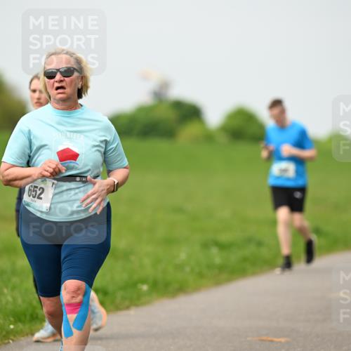 10.05.2026 - 8. Wedeler Halbmarathon Dr. Thomas Lammeyer http://msf.ph/oto/9700290 10.05.2026 11:39:22 Laufen 652 meine-sportfotos.de