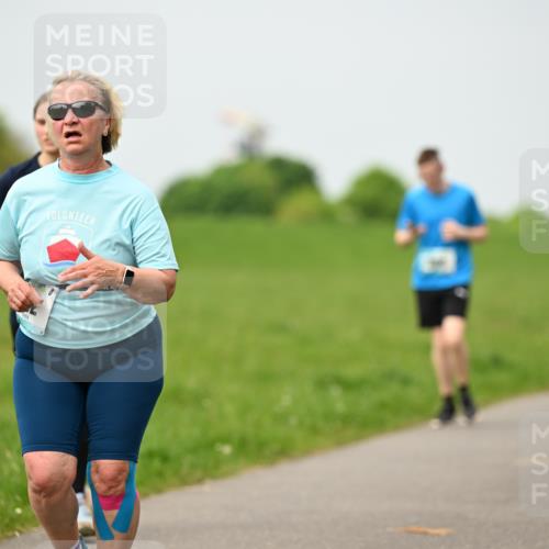 10.05.2026 - 8. Wedeler Halbmarathon Dr. Thomas Lammeyer http://msf.ph/oto/9700293 10.05.2026 11:39:22 Laufen  meine-sportfotos.de