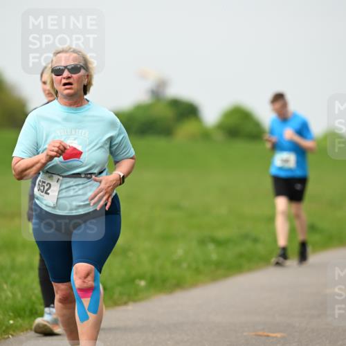 10.05.2026 - 8. Wedeler Halbmarathon Dr. Thomas Lammeyer http://msf.ph/oto/9700296 10.05.2026 11:39:22 Laufen 652 meine-sportfotos.de