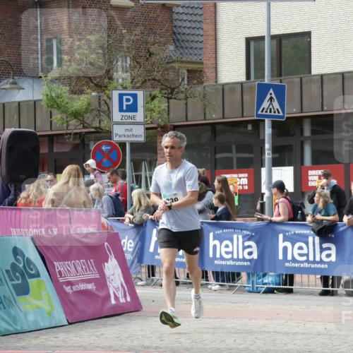 10.05.2026 - 8. Wedeler Halbmarathon Yannick Fuchs http://msf.ph/oto/9700300 10.05.2026 11:21:25 Ziel 339 meine-sportfotos.de