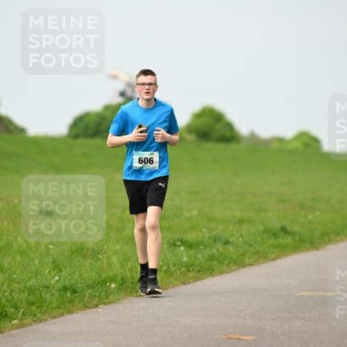10.05.2026 - 8. Wedeler Halbmarathon Dr. Thomas Lammeyer http://msf.ph/oto/9700301 10.05.2026 11:39:24 Laufen 909 meine-sportfotos.de