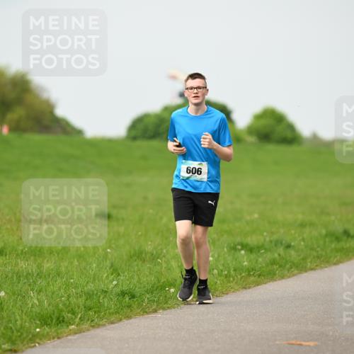 10.05.2026 - 8. Wedeler Halbmarathon Dr. Thomas Lammeyer http://msf.ph/oto/9700302 10.05.2026 11:39:24 Laufen 909 meine-sportfotos.de