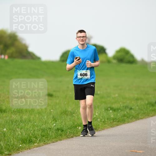 10.05.2026 - 8. Wedeler Halbmarathon Dr. Thomas Lammeyer http://msf.ph/oto/9700306 10.05.2026 11:39:25 Laufen 606 meine-sportfotos.de