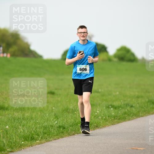 10.05.2026 - 8. Wedeler Halbmarathon Dr. Thomas Lammeyer http://msf.ph/oto/9700308 10.05.2026 11:39:25 Laufen 909 meine-sportfotos.de