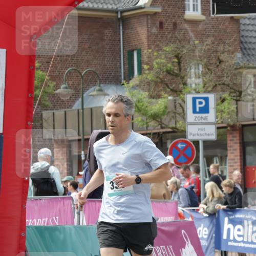 10.05.2026 - 8. Wedeler Halbmarathon Yannick Fuchs http://msf.ph/oto/9700310 10.05.2026 11:21:26 Ziel 339 meine-sportfotos.de