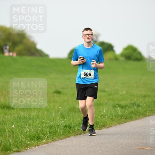 10.05.2026 - 8. Wedeler Halbmarathon Dr. Thomas Lammeyer http://msf.ph/oto/9700311 10.05.2026 11:39:25 Laufen 606 meine-sportfotos.de