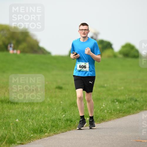 10.05.2026 - 8. Wedeler Halbmarathon Dr. Thomas Lammeyer http://msf.ph/oto/9700312 10.05.2026 11:39:25 Laufen 606 meine-sportfotos.de