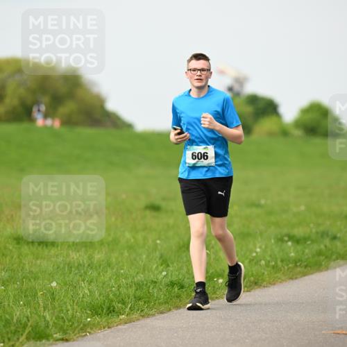 10.05.2026 - 8. Wedeler Halbmarathon Dr. Thomas Lammeyer http://msf.ph/oto/9700314 10.05.2026 11:39:25 Laufen 606 meine-sportfotos.de