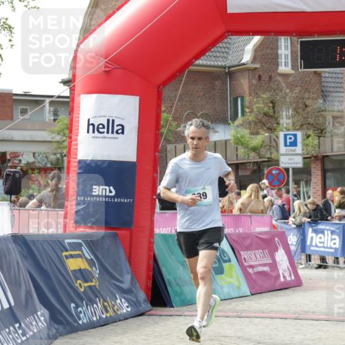10.05.2026 - 8. Wedeler Halbmarathon Yannick Fuchs http://msf.ph/oto/9700315 10.05.2026 11:21:27 Ziel 339 meine-sportfotos.de