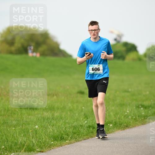 10.05.2026 - 8. Wedeler Halbmarathon Dr. Thomas Lammeyer http://msf.ph/oto/9700320 10.05.2026 11:39:26 Laufen 606 meine-sportfotos.de