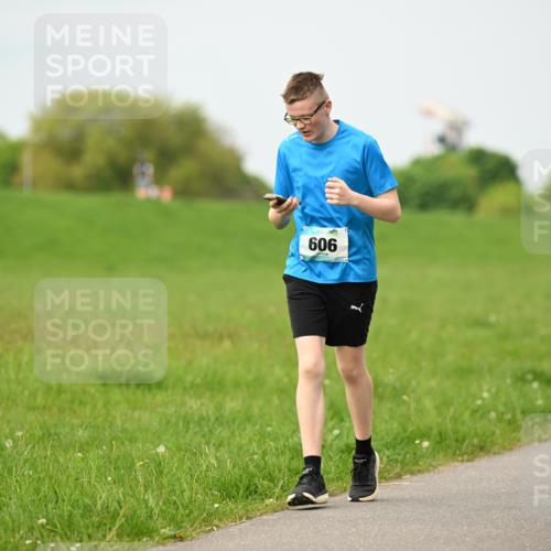 10.05.2026 - 8. Wedeler Halbmarathon Dr. Thomas Lammeyer http://msf.ph/oto/9700322 10.05.2026 11:39:26 Laufen 606 meine-sportfotos.de