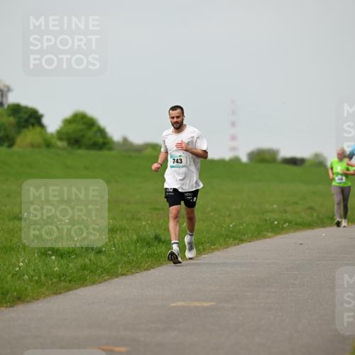 10.05.2026 - 8. Wedeler Halbmarathon Dr. Thomas Lammeyer http://msf.ph/oto/9700330 10.05.2026 11:39:29 Laufen 743 meine-sportfotos.de