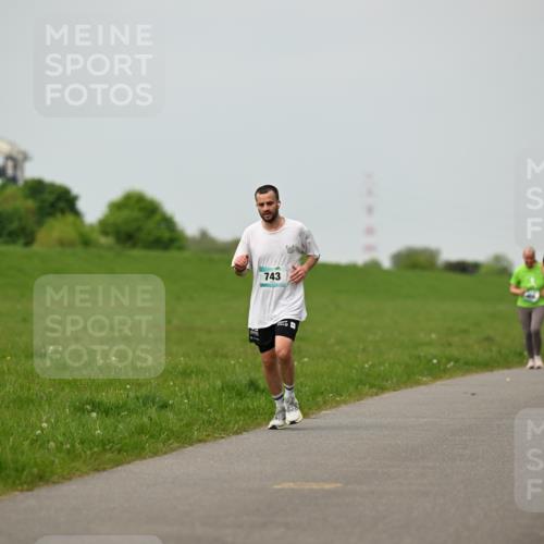 10.05.2026 - 8. Wedeler Halbmarathon Dr. Thomas Lammeyer http://msf.ph/oto/9700332 10.05.2026 11:39:29 Laufen 743 meine-sportfotos.de