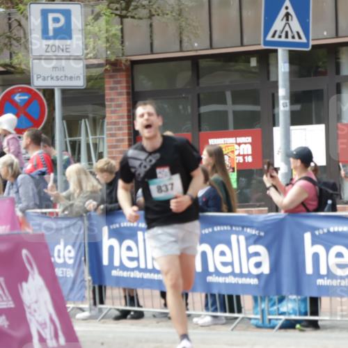10.05.2026 - 8. Wedeler Halbmarathon Yannick Fuchs http://msf.ph/oto/9700335 10.05.2026 11:21:42 Ziel 837 meine-sportfotos.de