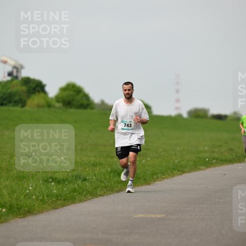 10.05.2026 - 8. Wedeler Halbmarathon Dr. Thomas Lammeyer http://msf.ph/oto/9700337 10.05.2026 11:39:29 Laufen 743 meine-sportfotos.de