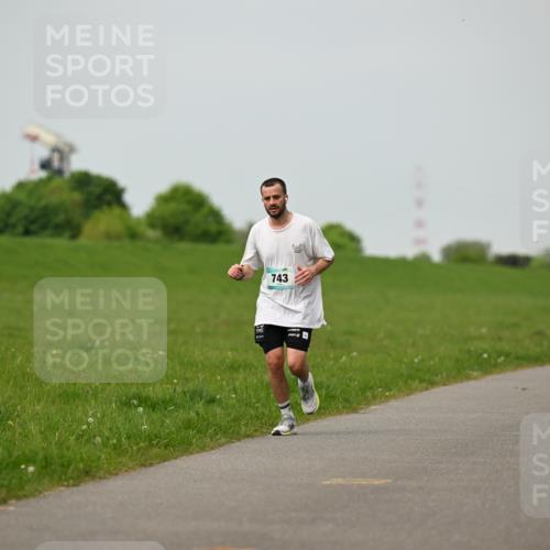10.05.2026 - 8. Wedeler Halbmarathon Dr. Thomas Lammeyer http://msf.ph/oto/9700342 10.05.2026 11:39:30 Laufen 743 meine-sportfotos.de
