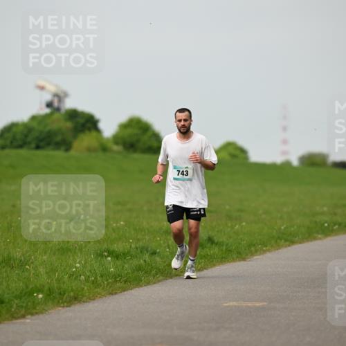 10.05.2026 - 8. Wedeler Halbmarathon Dr. Thomas Lammeyer http://msf.ph/oto/9700345 10.05.2026 11:39:30 Laufen 743 meine-sportfotos.de