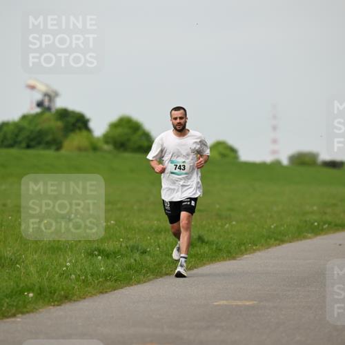 10.05.2026 - 8. Wedeler Halbmarathon Dr. Thomas Lammeyer http://msf.ph/oto/9700347 10.05.2026 11:39:30 Laufen 743 meine-sportfotos.de