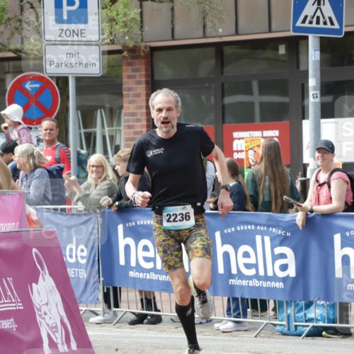 10.05.2026 - 8. Wedeler Halbmarathon Yannick Fuchs http://msf.ph/oto/9700356 10.05.2026 11:21:46 Ziel 828, 837, 2236 meine-sportfotos.de