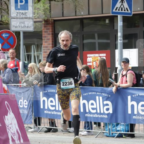 10.05.2026 - 8. Wedeler Halbmarathon Yannick Fuchs http://msf.ph/oto/9700359 10.05.2026 11:21:46 Ziel 828, 837, 2236 meine-sportfotos.de