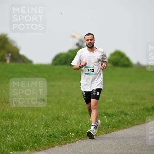10.05.2026 - 8. Wedeler Halbmarathon Dr. Thomas Lammeyer http://msf.ph/oto/9700368 10.05.2026 11:39:32 Laufen 743 meine-sportfotos.de