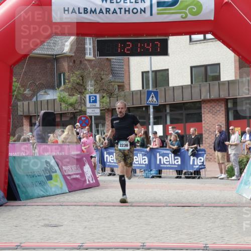 10.05.2026 - 8. Wedeler Halbmarathon Yannick Fuchs http://msf.ph/oto/9700369 10.05.2026 11:21:47 Ziel 828, 837, 2236 meine-sportfotos.de
