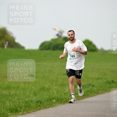 10.05.2026 - 8. Wedeler Halbmarathon Dr. Thomas Lammeyer http://msf.ph/oto/9700376 10.05.2026 11:39:32 Laufen 743 meine-sportfotos.de