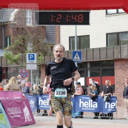 10.05.2026 - 8. Wedeler Halbmarathon Yannick Fuchs http://msf.ph/oto/9700377 10.05.2026 11:21:48 Ziel 828, 837, 2236 meine-sportfotos.de