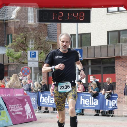 10.05.2026 - 8. Wedeler Halbmarathon Yannick Fuchs http://msf.ph/oto/9700379 10.05.2026 11:21:48 Ziel 828, 837, 2236 meine-sportfotos.de