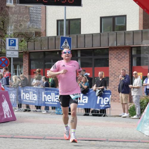 10.05.2026 - 8. Wedeler Halbmarathon Yannick Fuchs http://msf.ph/oto/9700389 10.05.2026 11:21:50 Ziel 828, 2236 meine-sportfotos.de