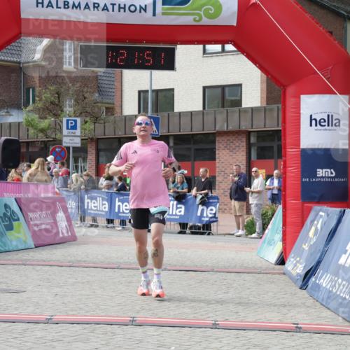 10.05.2026 - 8. Wedeler Halbmarathon Yannick Fuchs http://msf.ph/oto/9700394 10.05.2026 11:21:50 Ziel 828, 2236 meine-sportfotos.de